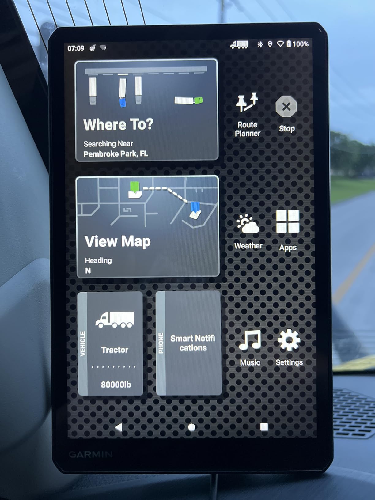 Garmin dēzl™ OTR1010, Extra-Large, Easy-to-Read 10” GPS Truck Navigator customer photo 1