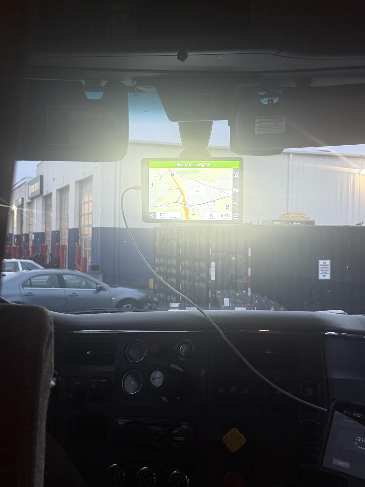 Garmin dēzl™ OTR1010, Extra-Large, Easy-to-Read 10” GPS Truck Navigator customer photo 2