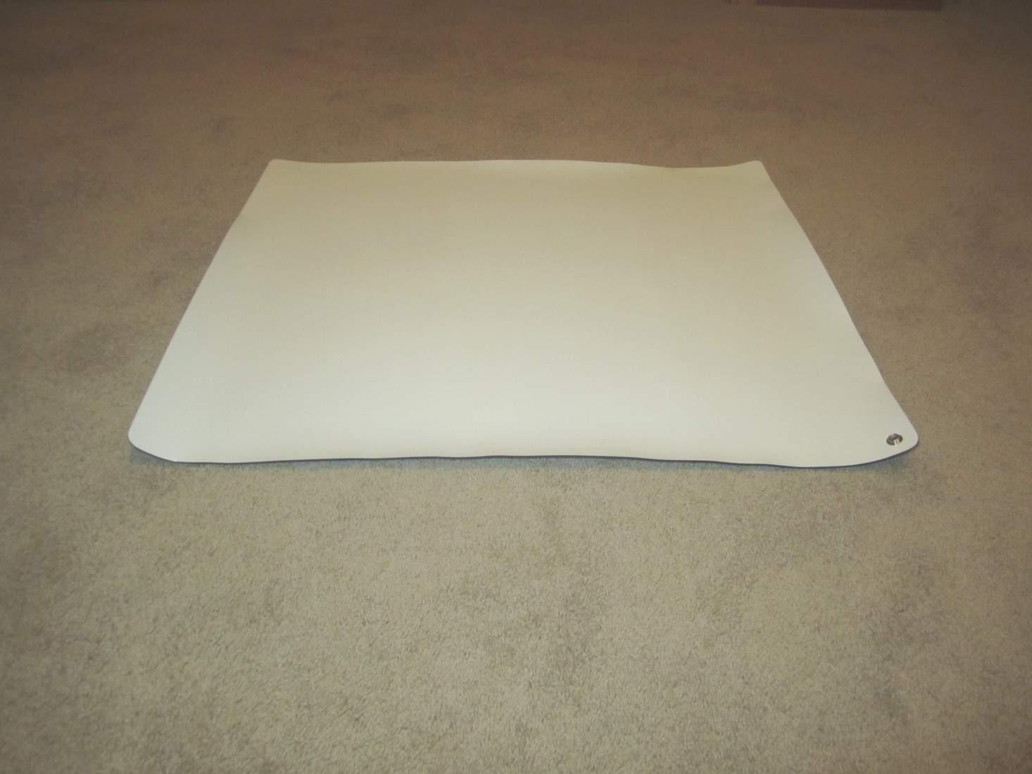 StarTech Large Anti-Static ESD Mat, TAA, ANSI/ESD S4.1 compliant, Table customer photo 1