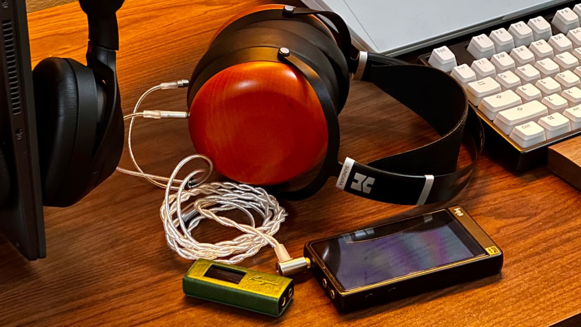 HIFIMAN SUNDARA Closed-Back Over-Ear Planar Magnetic Wired Hi-Fi Headphones with Stealth Magnet Design, Detachable Cable, Wood Ear Cups for Home, Studio, Recording customer photo 1