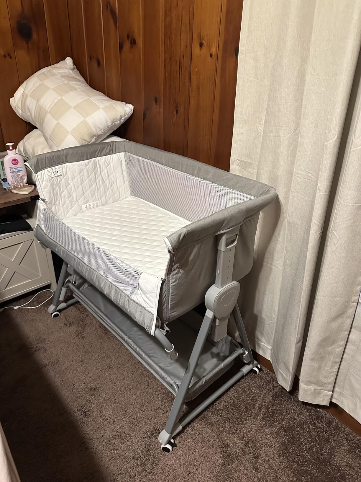 Cowiewie Bassinet Bedside Sleeper, Baby Bassinet with 7 Adjustable Height, Bedside Bassinet for Baby with Storage, Breathable Mesh & Mattress, Portable Bassinet Easy Folding (Pyramid Light Gray) customer photo 2