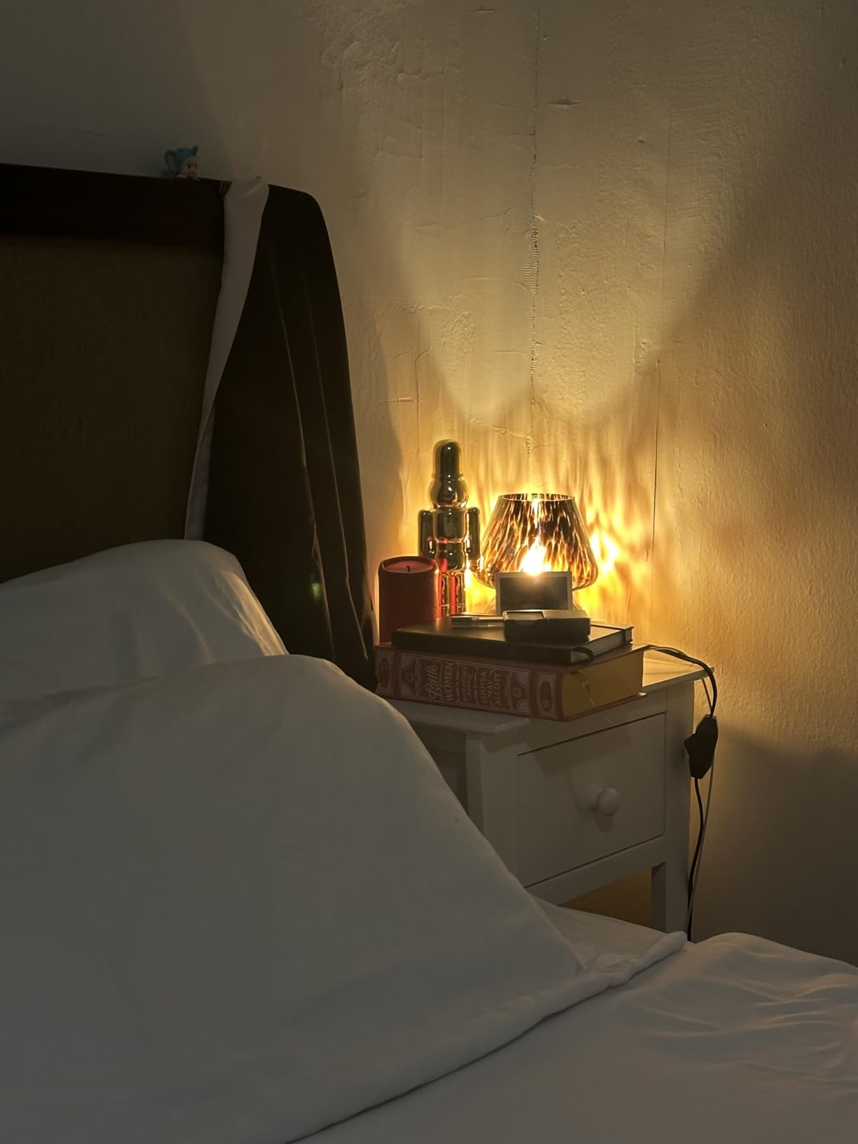 ONEWISH Mushroom Lamp Small Vintage Table Lamp for Bedroom Nightstand, Bedside Lamp Translucent Glass Stepless Dimmable, Murano Aesthetic Home Decor for Living Room Kitchen(Black) customer photo 1