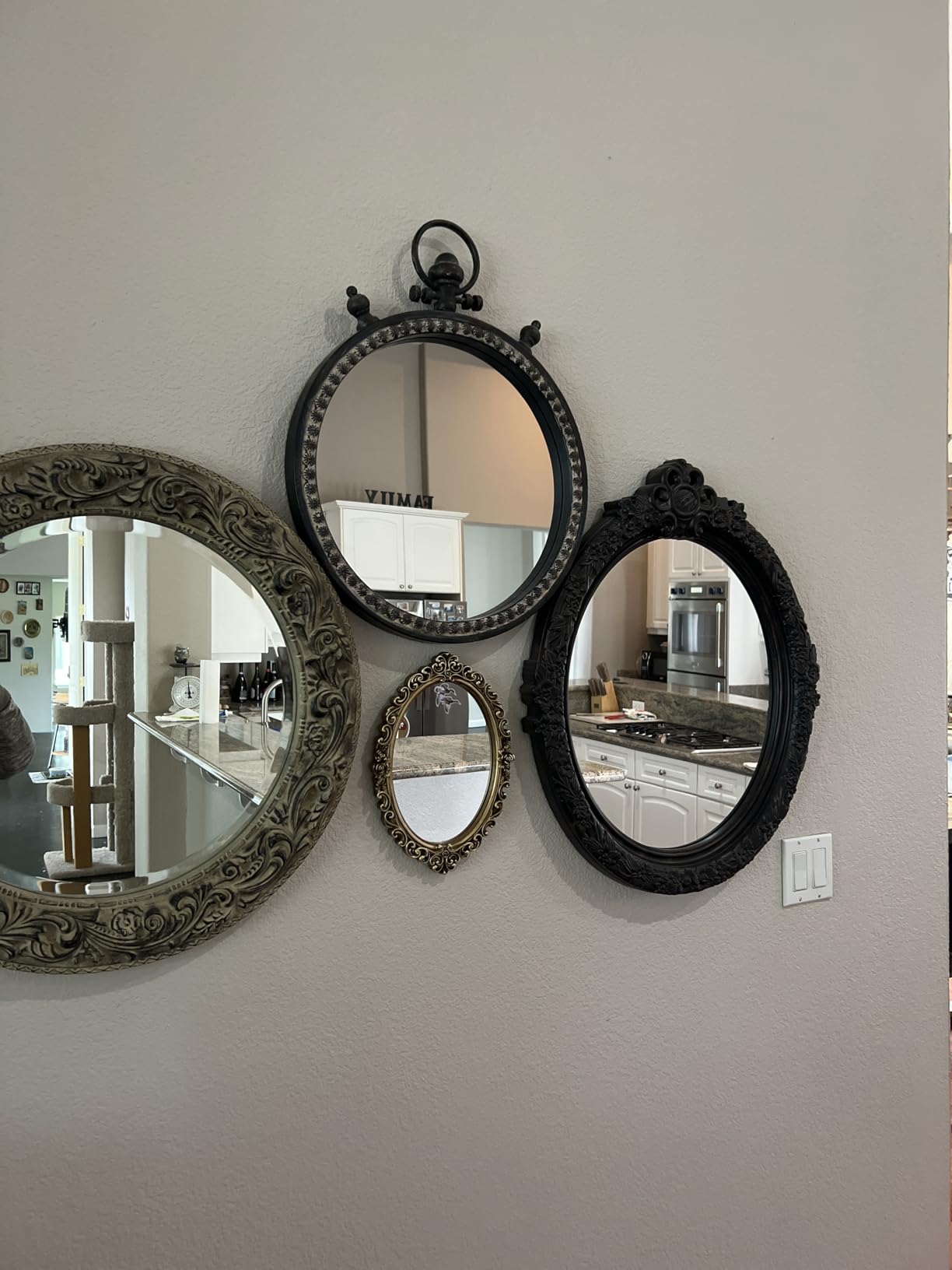 OIGUMR Oval Smallest Wall Mirror Resin Frame Size:12 x 8.3 inch Mirror Vintage Hanging Mirrors for Bedroom Living-Room Dresser Decor Gold customer photo 2
