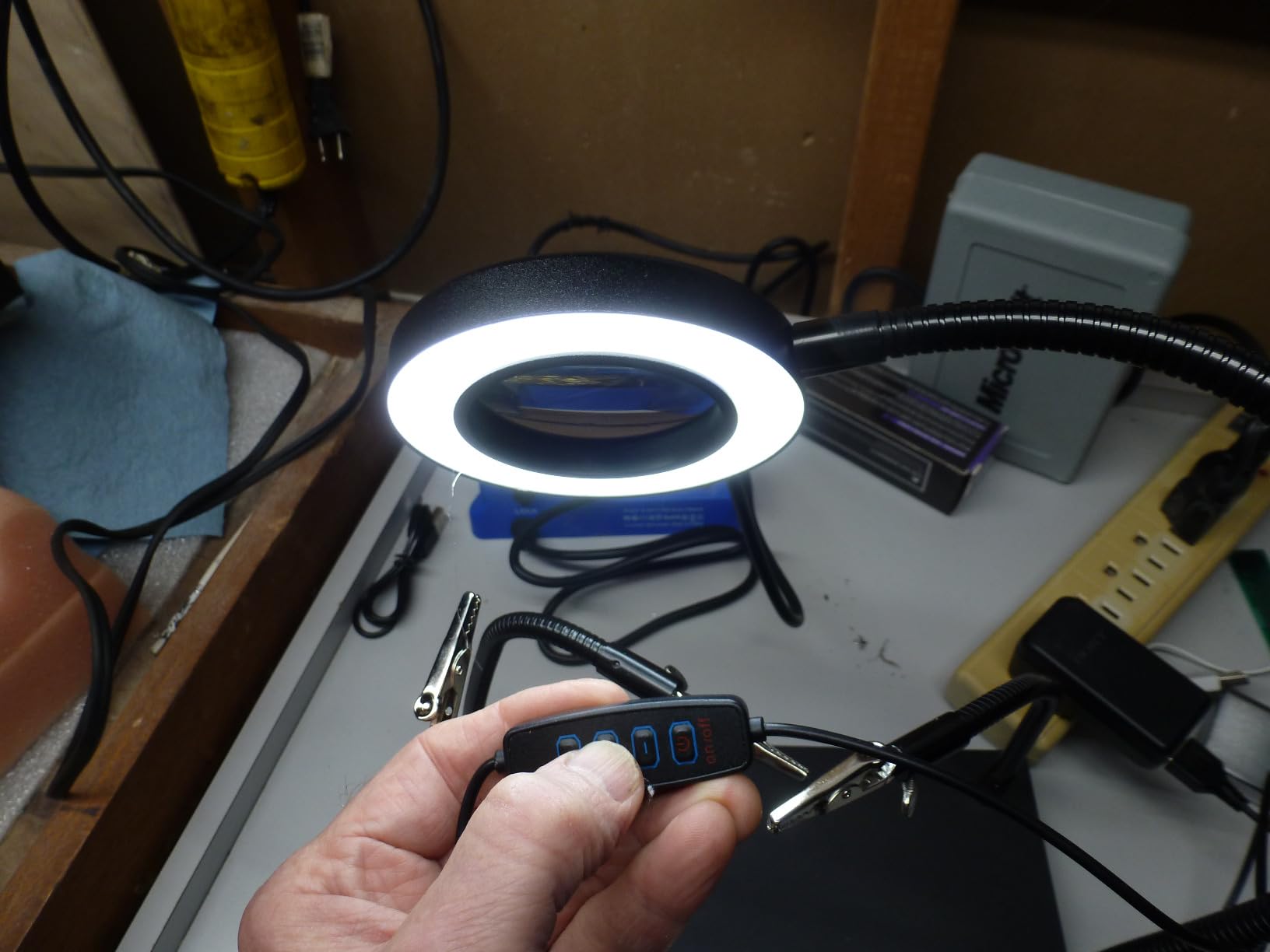 Helping Hands Soldering, PCB Holder Soldering Station Third Hand Tool with 5X Magnifying Glass with Light, 4 Arms Helping Hands Non-Slip Steel Weighted Base for Welding customer photo 1