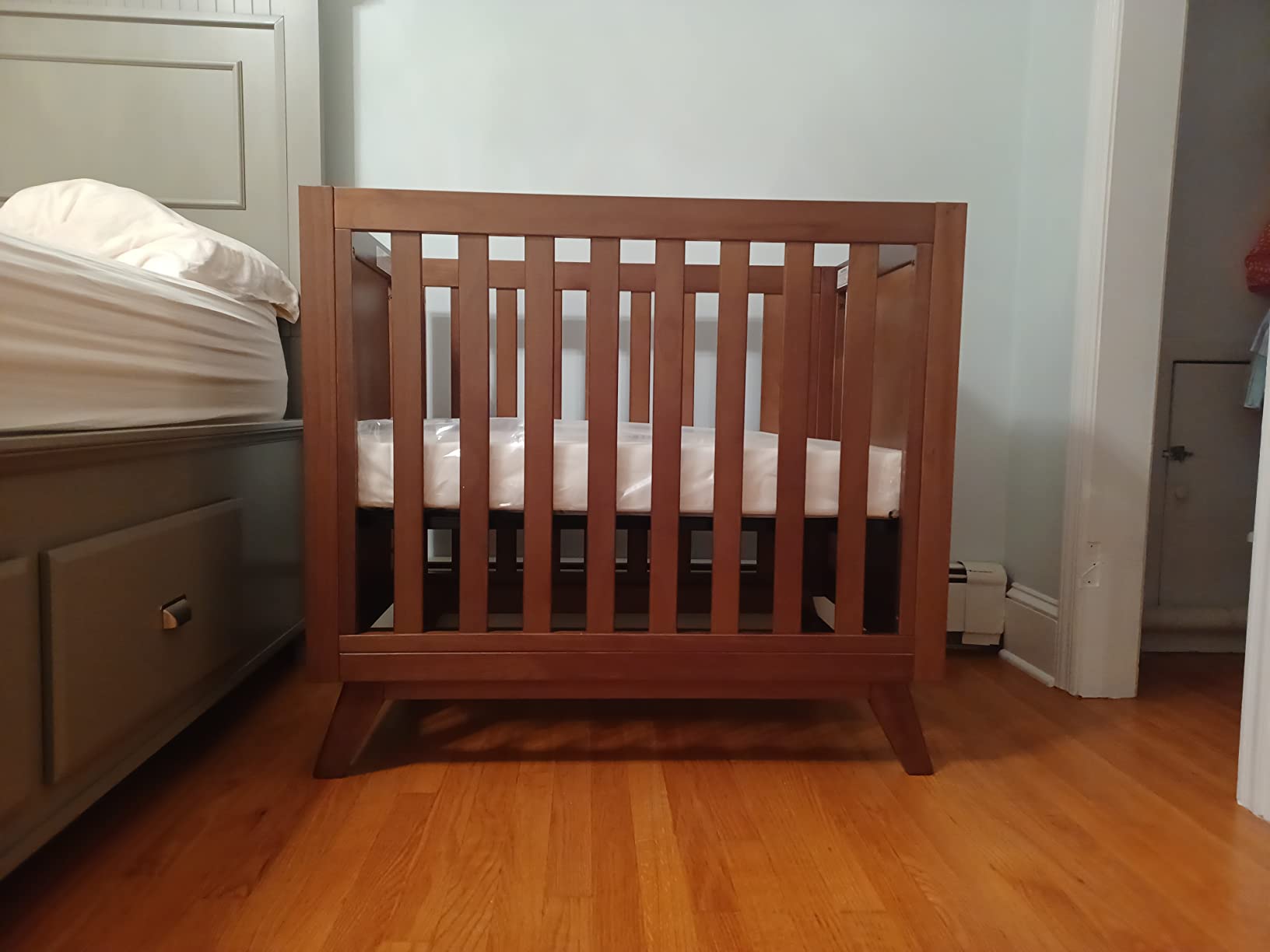 DaVinci Otto 3-in-1 Convertible Mini Baby Crib w/ 4