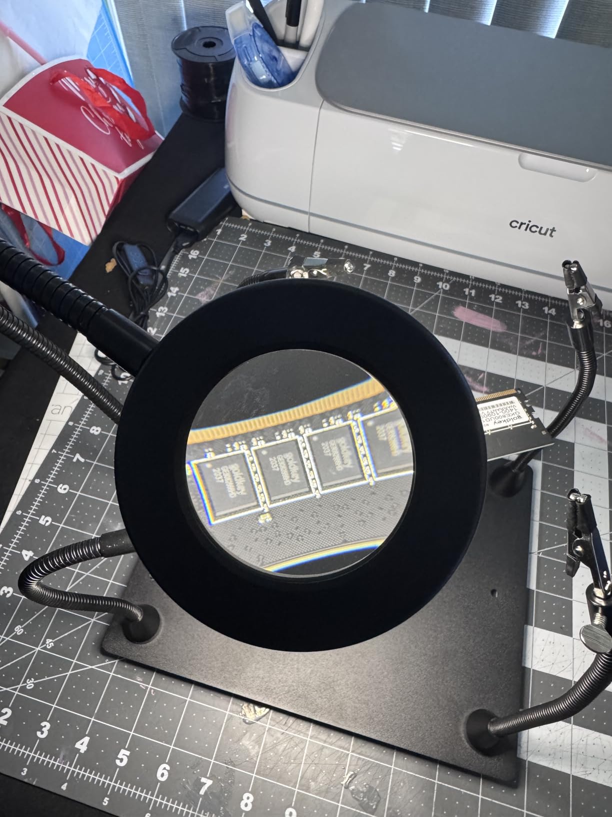 Soldering Helping Hands, Soldering Station with 3X LED Magnifying Glass customer photo 1