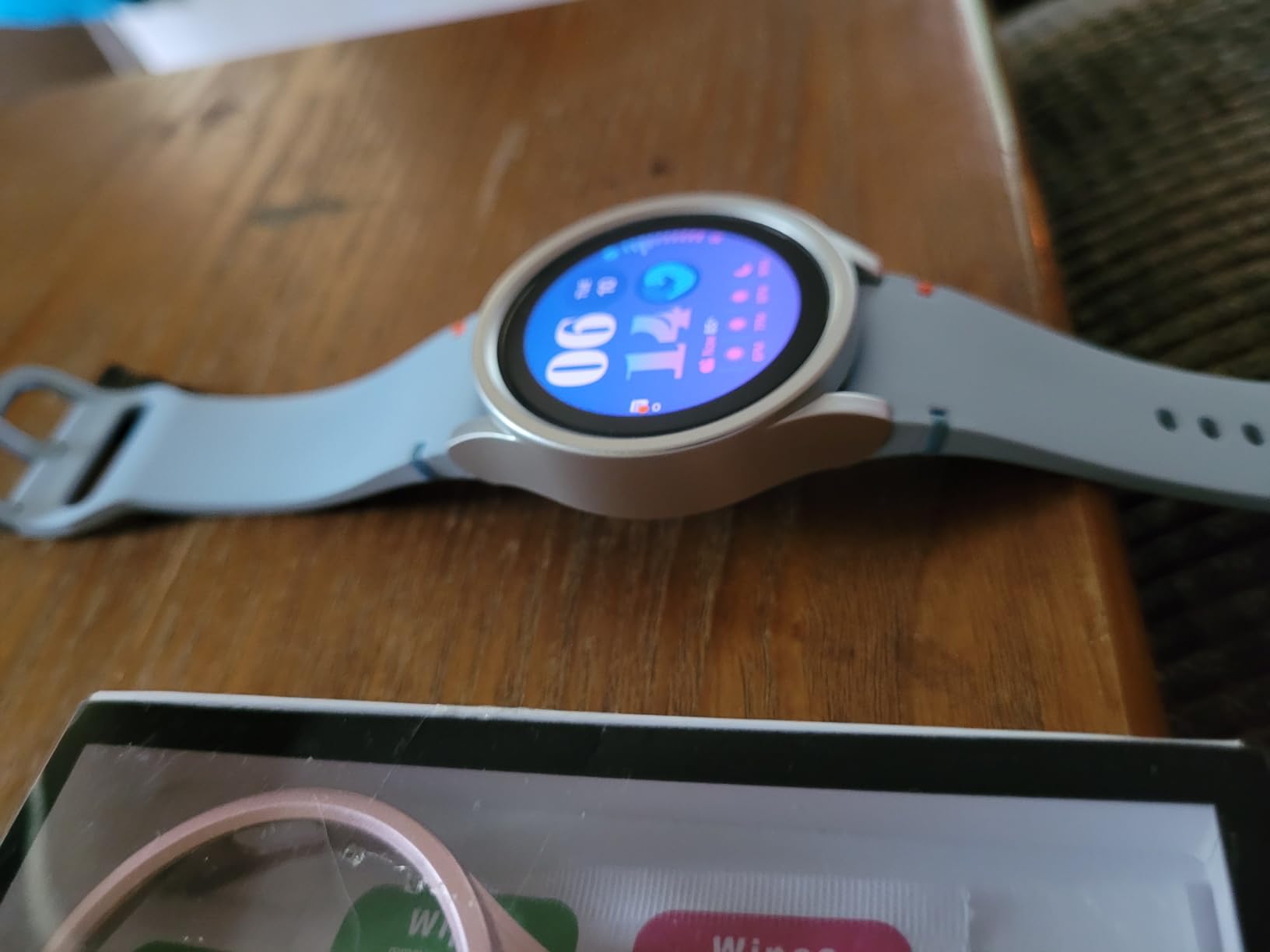 Samsung Galaxy Watch FE 40mm Bluetooth AI Smartwatch w/Fitness Tracking, BIA Sensor, Personalized HR Zones, Heart Rate Tracker, Sleep Monitor, 2024, Silver [US Version, 1Yr Manufacturer Warranty] customer photo 1