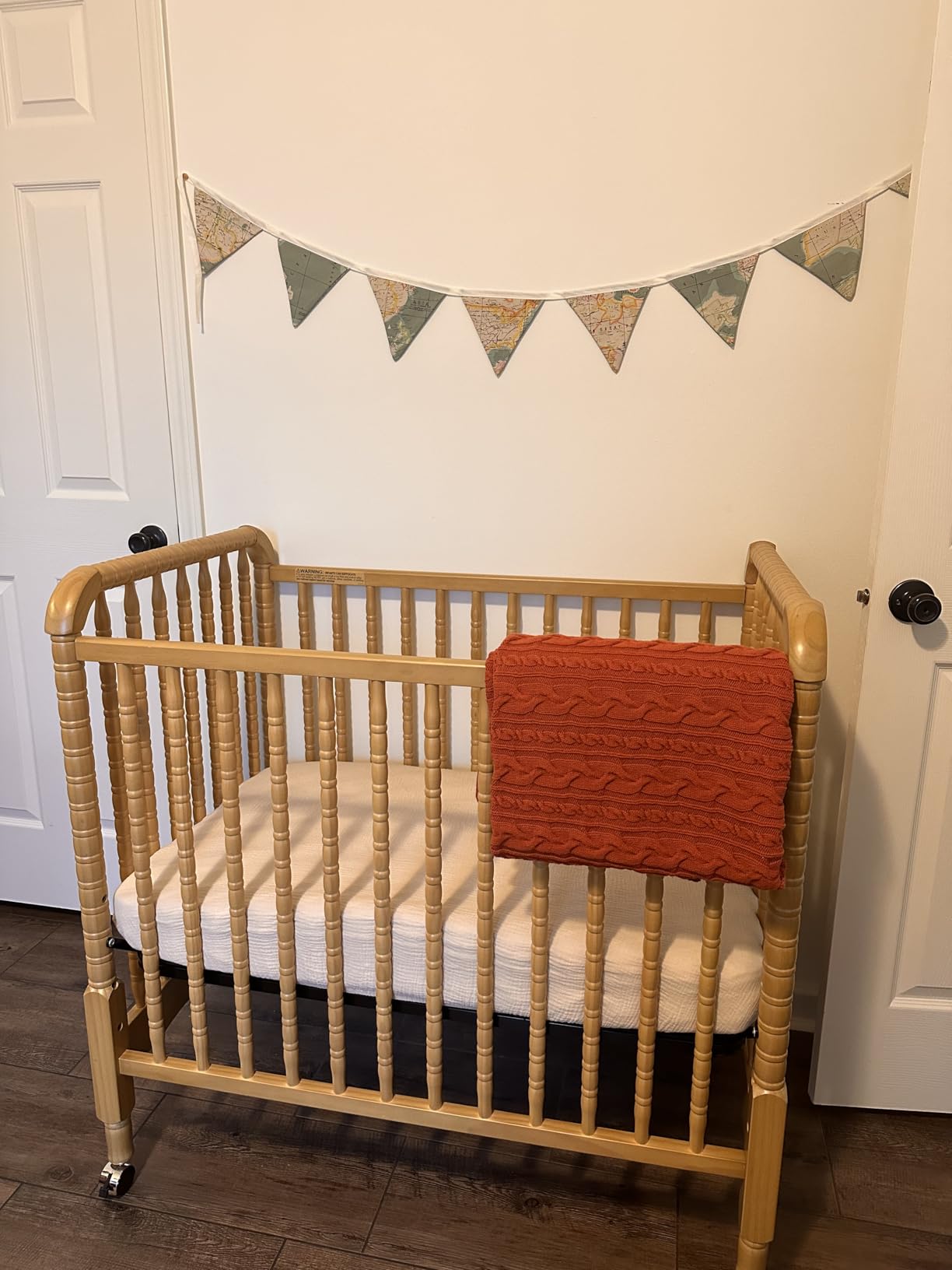 DaVinci Jenny Lind 3-in-1 Convertible Mini Crib, Honey customer photo 2