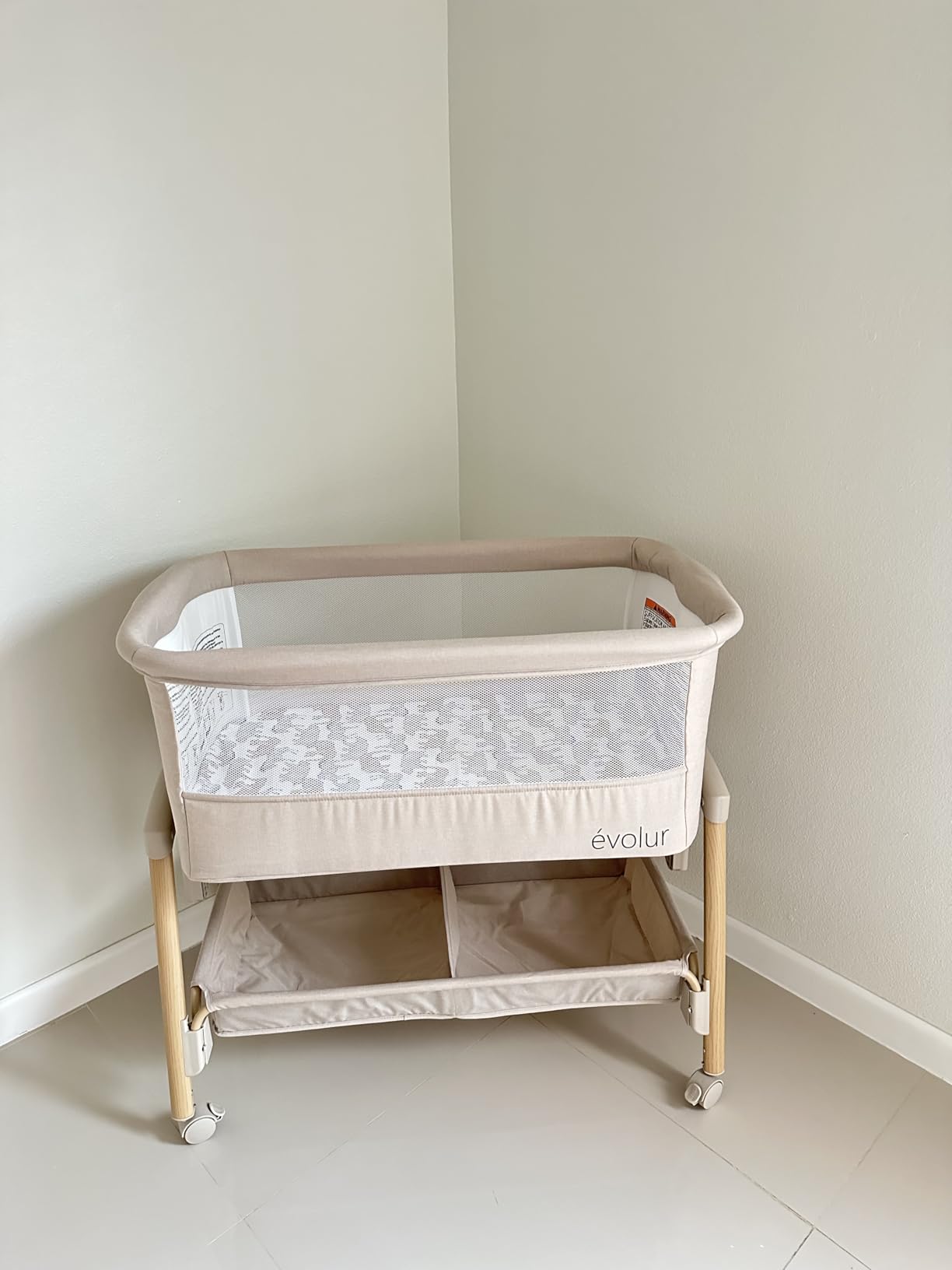 Evolur Lullaby Portable Bassinet with Wheels, Adjustable Bedside Sleeper, Breathable Mesh Sides, Large Storage Basket, Easy Fold, and Travel Bag Included, Perfect for Newborns & Infants - Light Gray customer photo 2