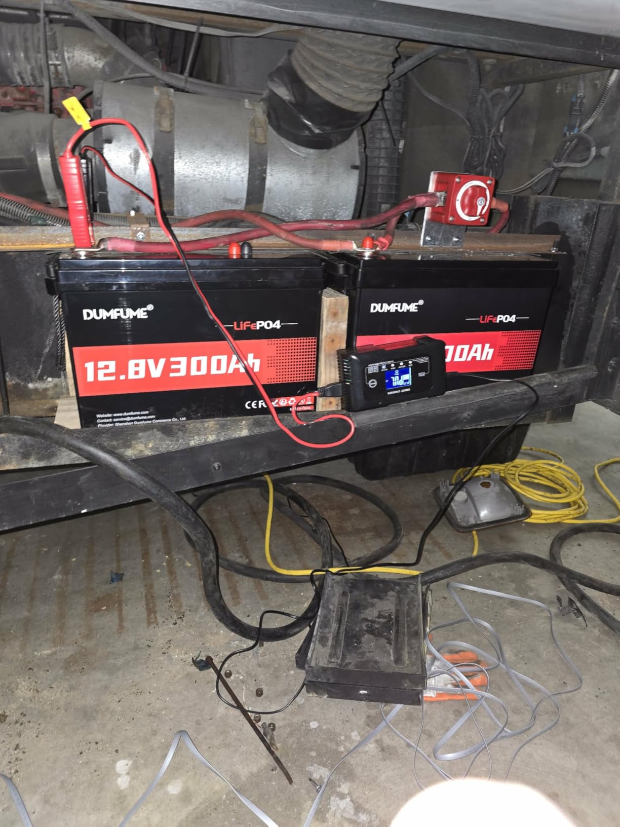 12V 200Ah LiFePO4 Lithium Battery 200A BMS 2560Wh IP65 customer photo 2
