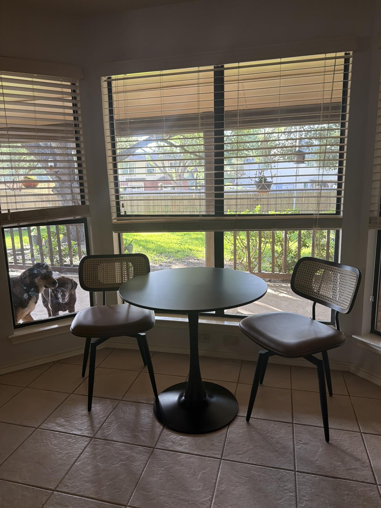 Round Dining Table, 31.5