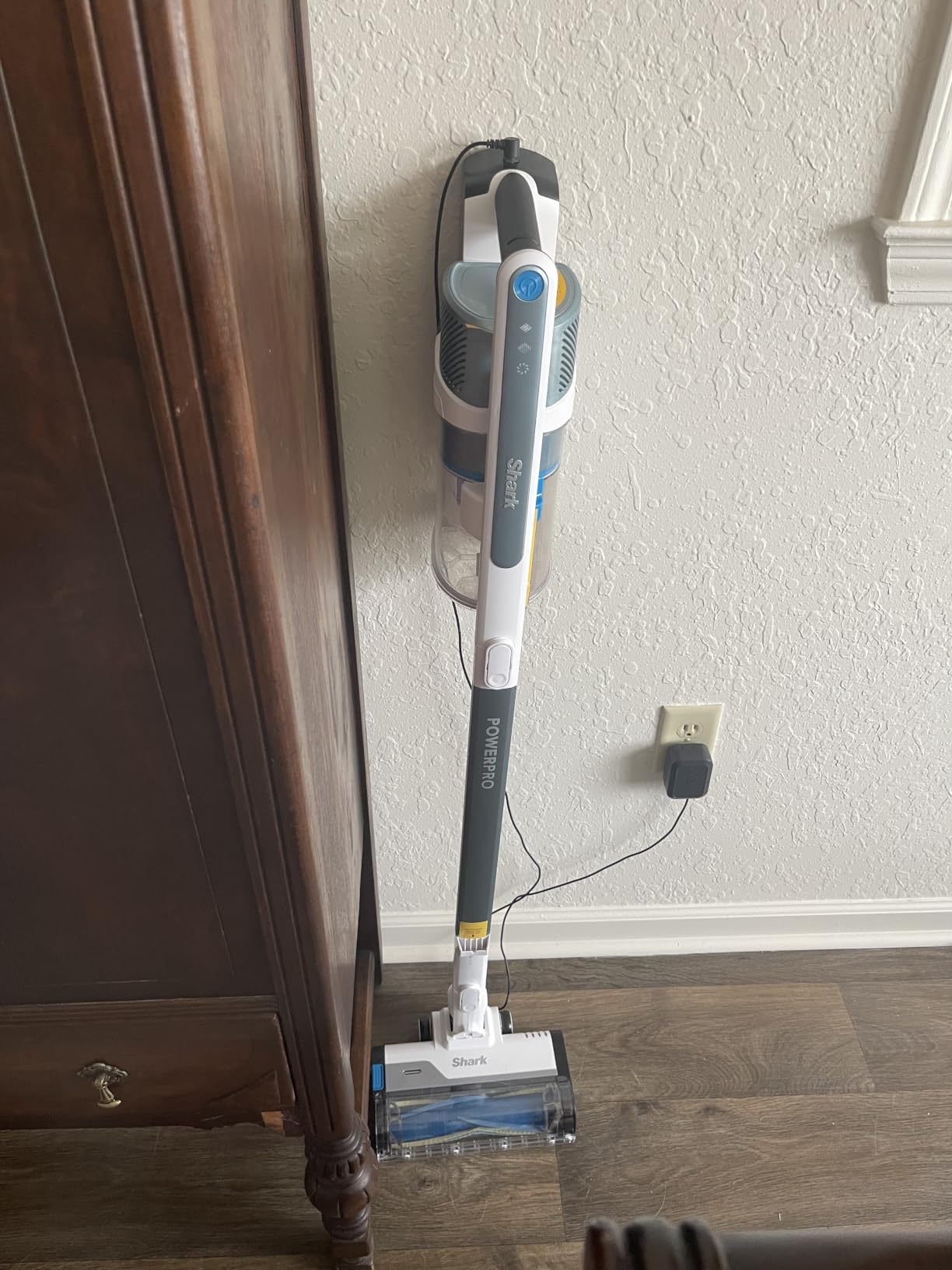 Shark PowerPro Reveal Plus Cordless Vacuum Cleaner - Charcoal - IZ376H customer photo 1