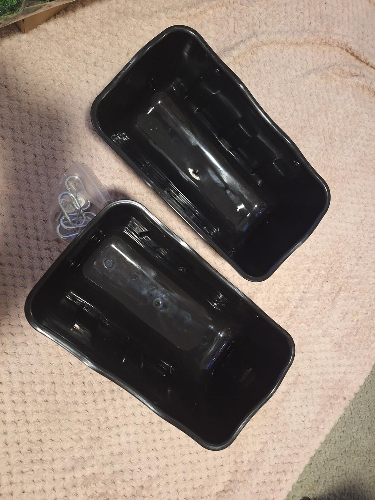Hanging Chicken Feeders,Duck Feeder Waterer,Small Feed Trough 1.3 Quart 2 Pack,Hanging Fence Feed Trough for Poultry,Black customer photo 2