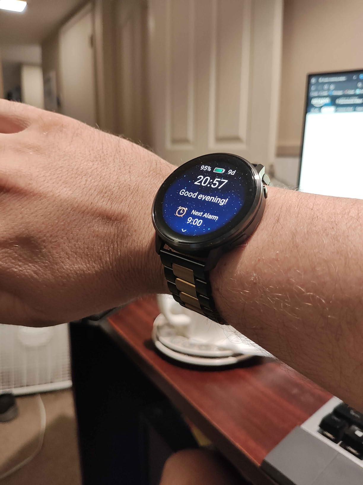 Garmin Venu® 4, Advanced Fitness Smartwatch, 41mm, Bone Silicone customer photo 1