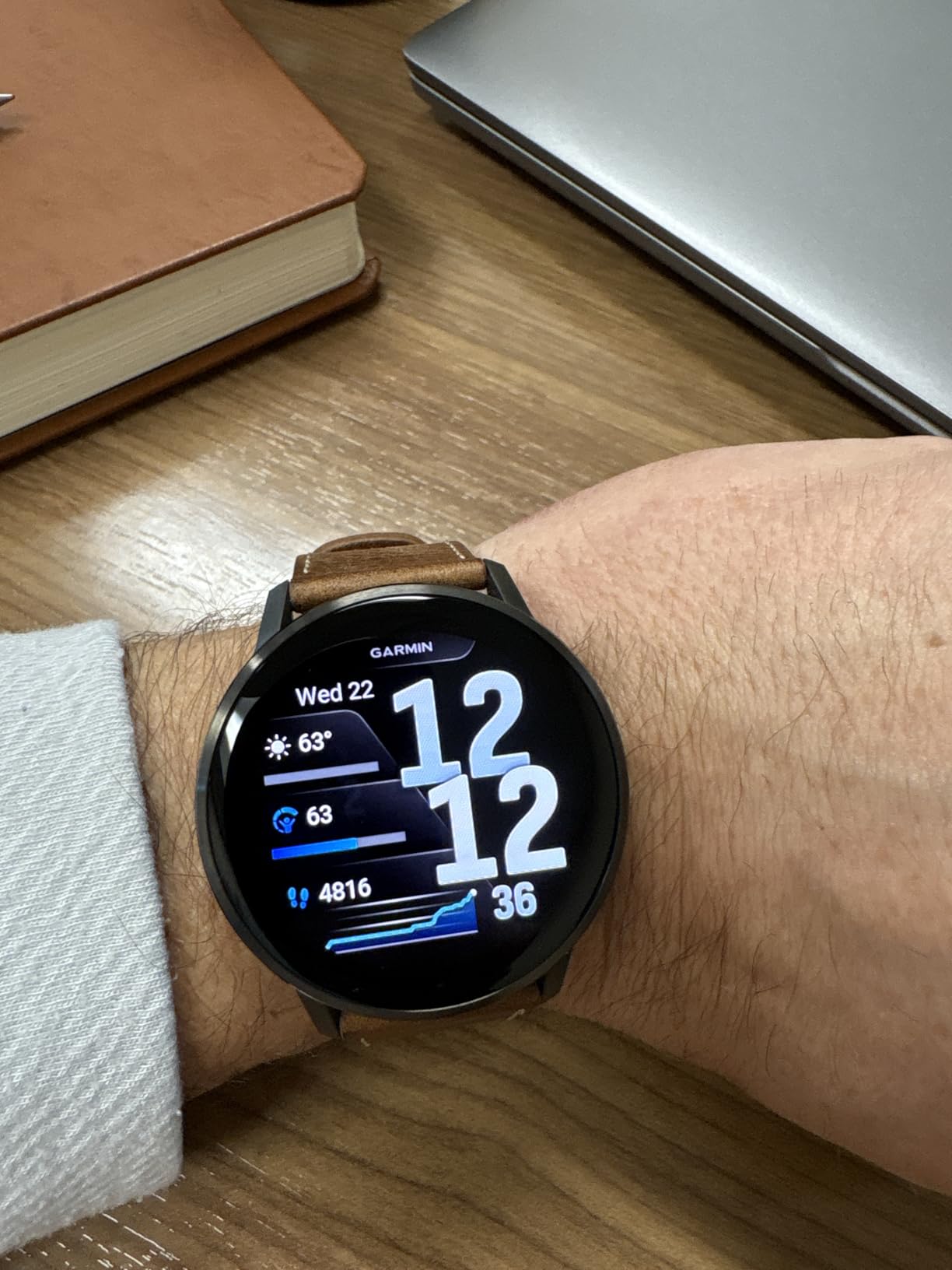 Garmin Venu® 4, Advanced Fitness Smartwatch, 41mm, Bone Silicone customer photo 2