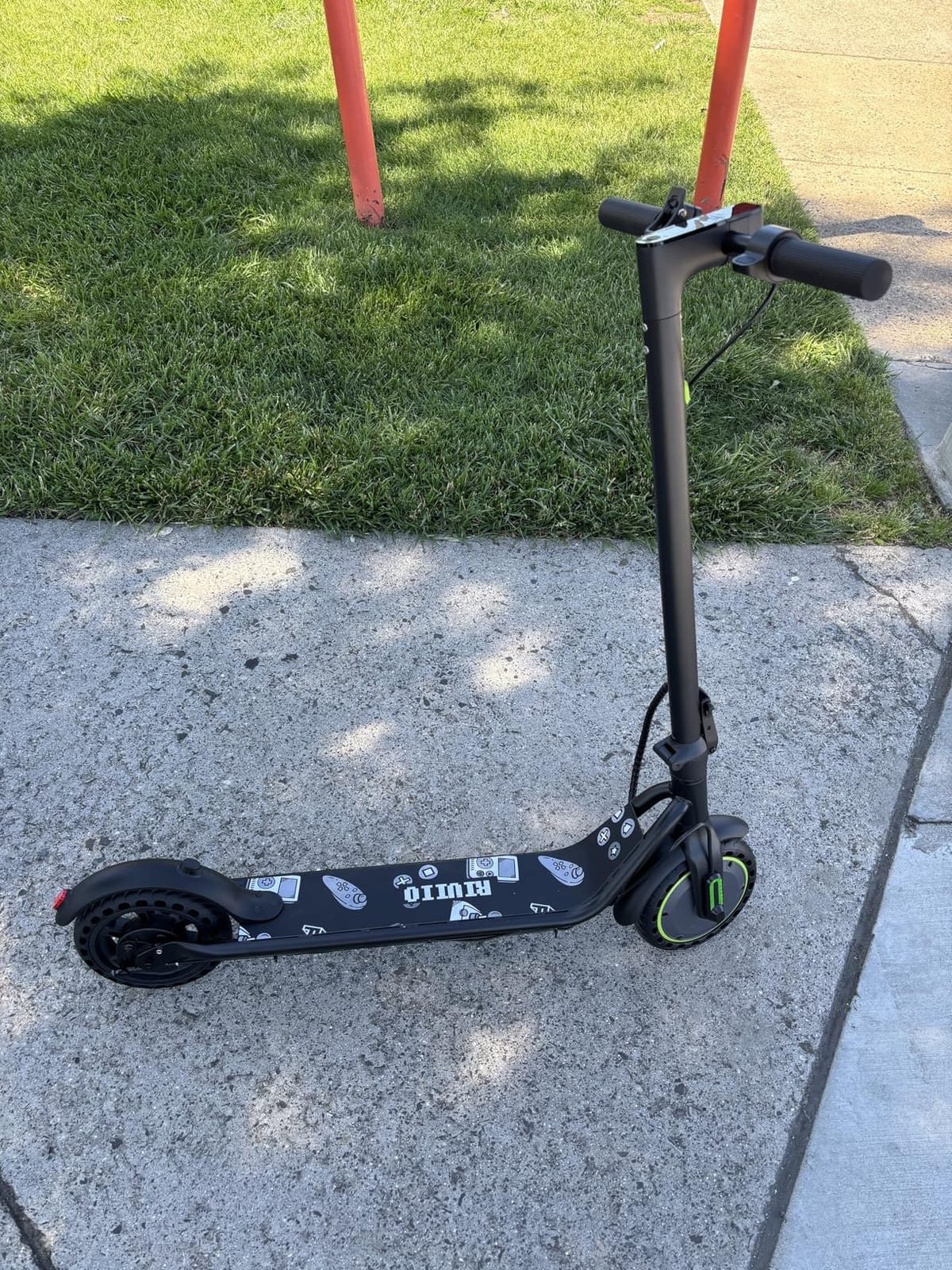 Electric Scooter for Adults, Teens & Big Kids, 350W-500W Motor, 10Mph-21 MPH & 10-28 Miles Max Range, 6.5 to 10 inch Tires, Portable Lightweight E-Scooter customer photo 1