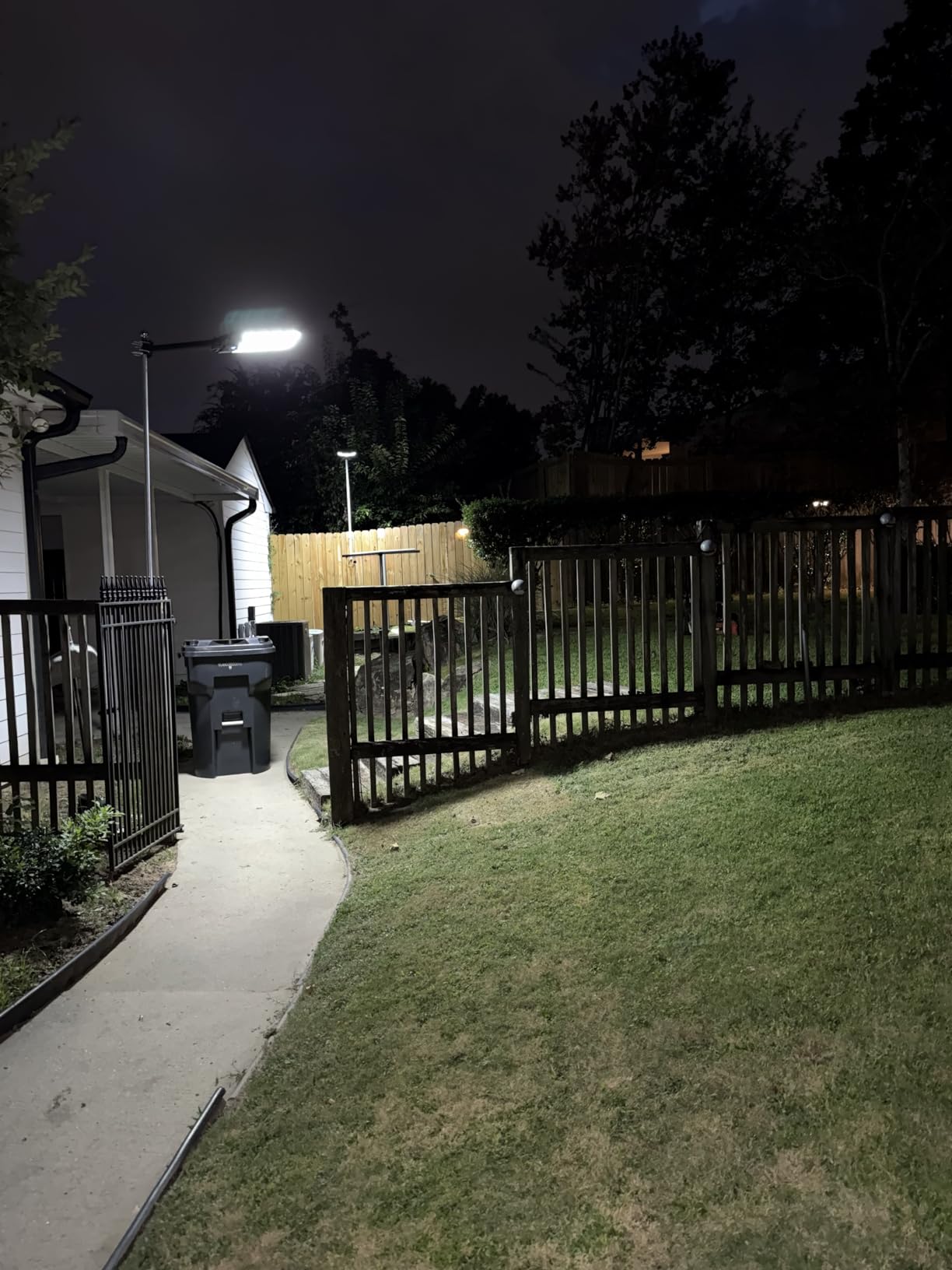Solar Street Lights Outdoor,Solar Parking Lot Lights Commercial Street Light Dusk to Dawn,7000K LED Security Flood Light with Pole Motion Sensor and Remote Control for Street,Court,Yard customer photo 1