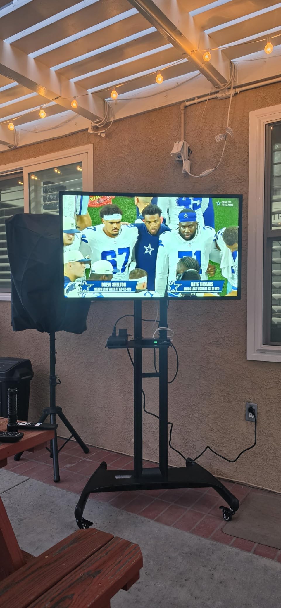 43 Inch Outdoor TV, 1500 Nits Hight Brightness, IP66 Waterproof TV customer photo 1