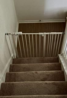 InnoTruth 29.6-39.1 in Wide Baby Gate for Stairs and Doorways, White customer photo 1