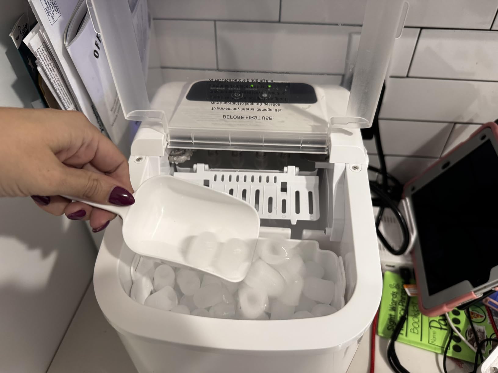 Sweetcrispy Countertop Ice Maker with Scoop, Basket and Handle, Portable Ice Machine 9 Cubes Ready in 6 Mins, 26.5lbs in 24Hrs, 2 Sizes for Home Kitchen Office Bar Party customer photo 1