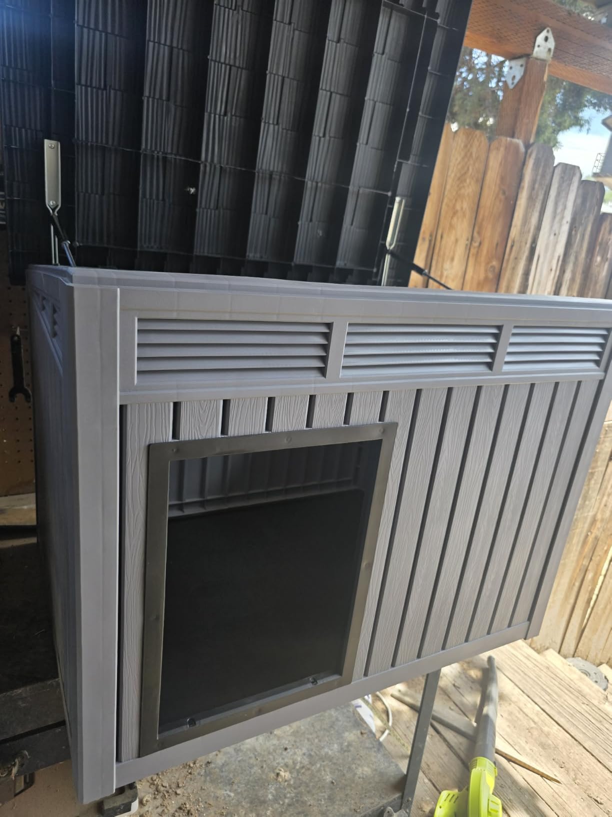 Vixzen Outdoor Duck House, PP Resin Material with Spacious Interior Poultry Shelter, Gas Strut Opening Top & Shutter Vents Chicken Coop for Easy Cleaning and Storage Use in Outdoor(Black) customer photo 1